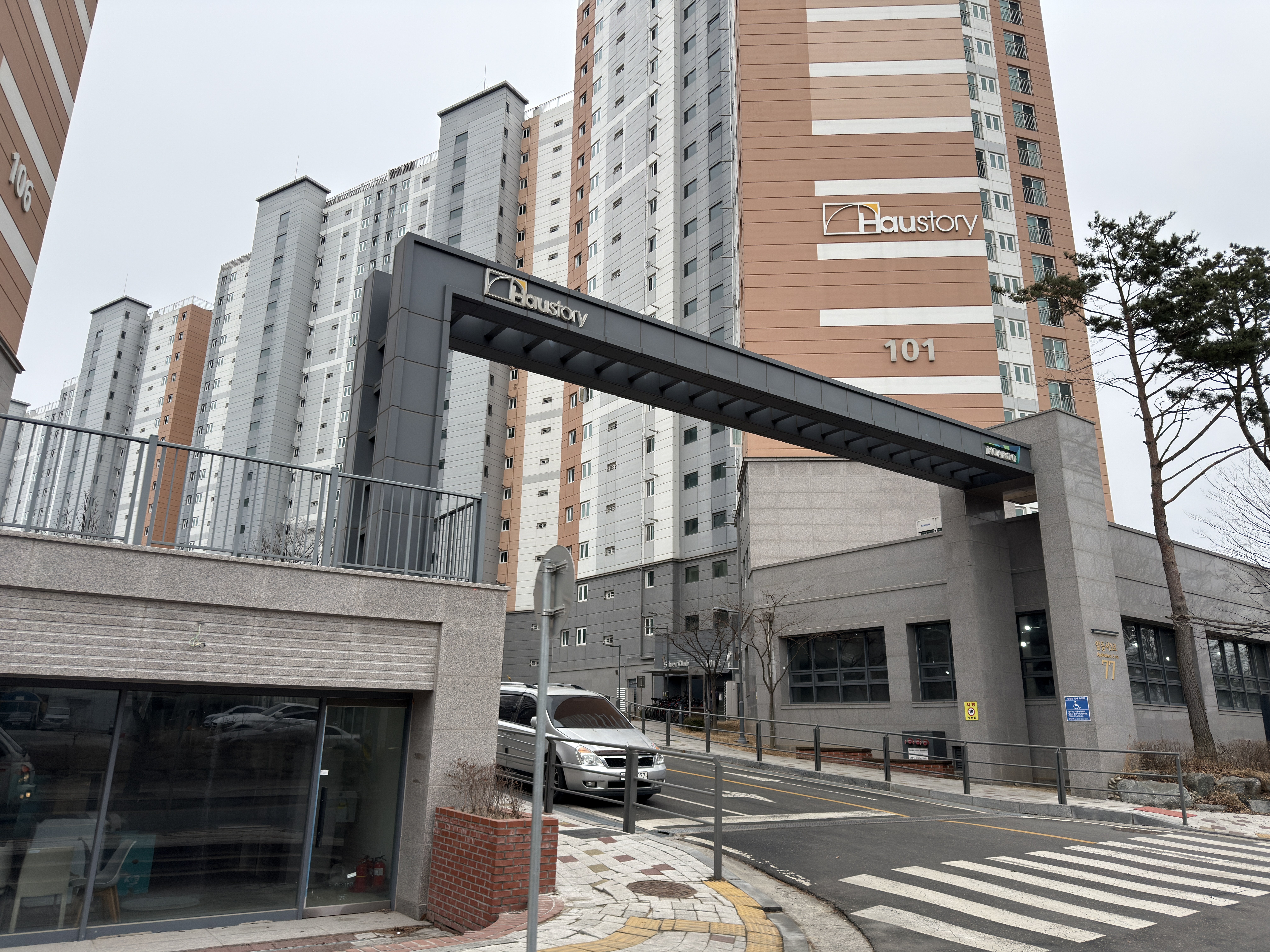 횡성 코아루하우스토리 아파트 단지 정문 전경